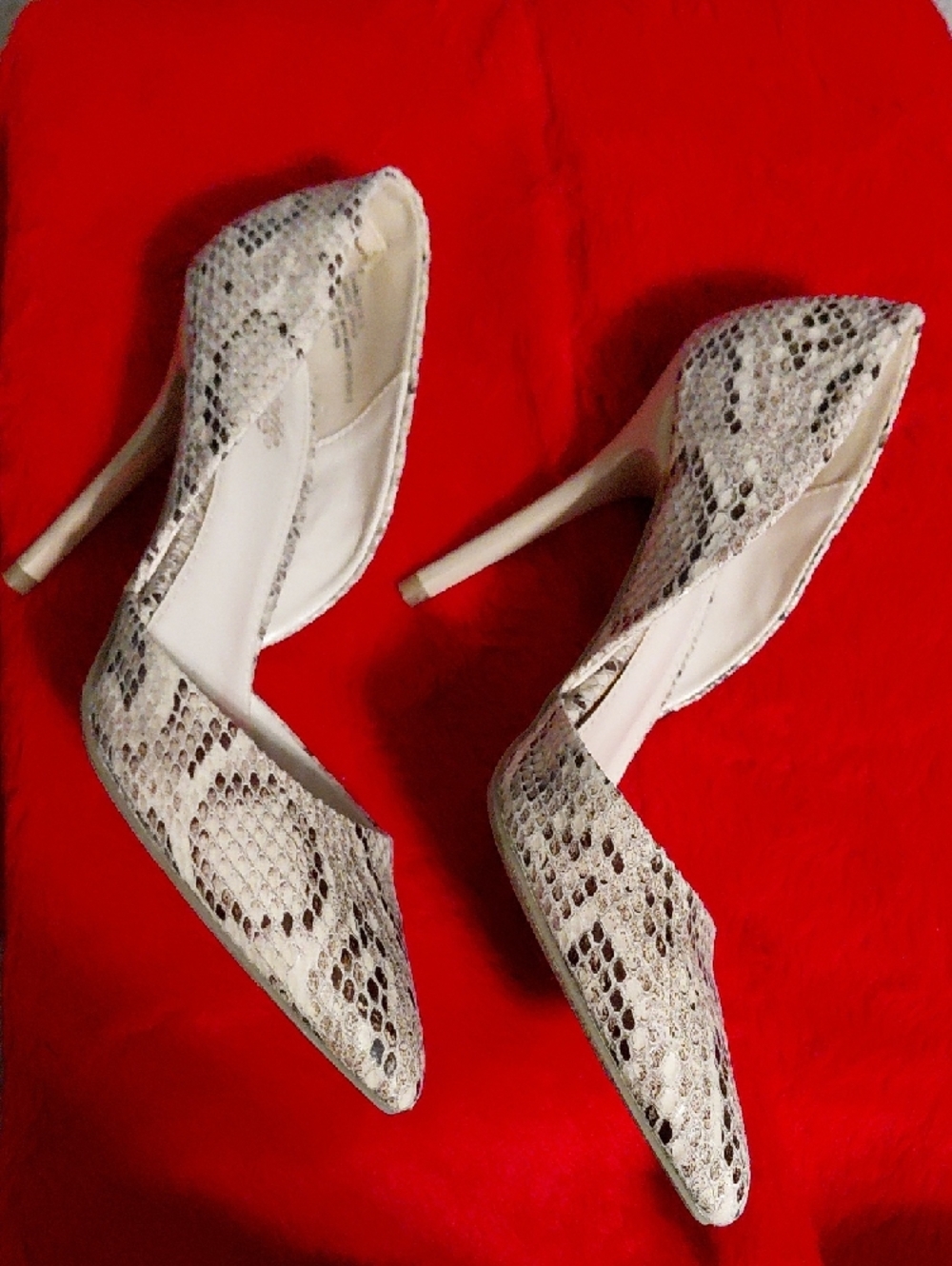 Charlotte Russe Cream Snakeskin D'Orsay Pointed Pump